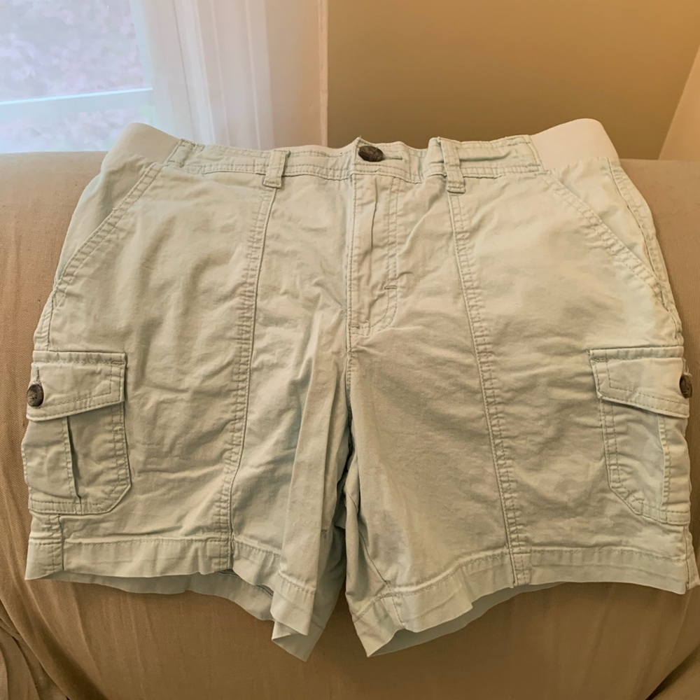Women’s Lee relax, fit short with cargo pockets size 8/10